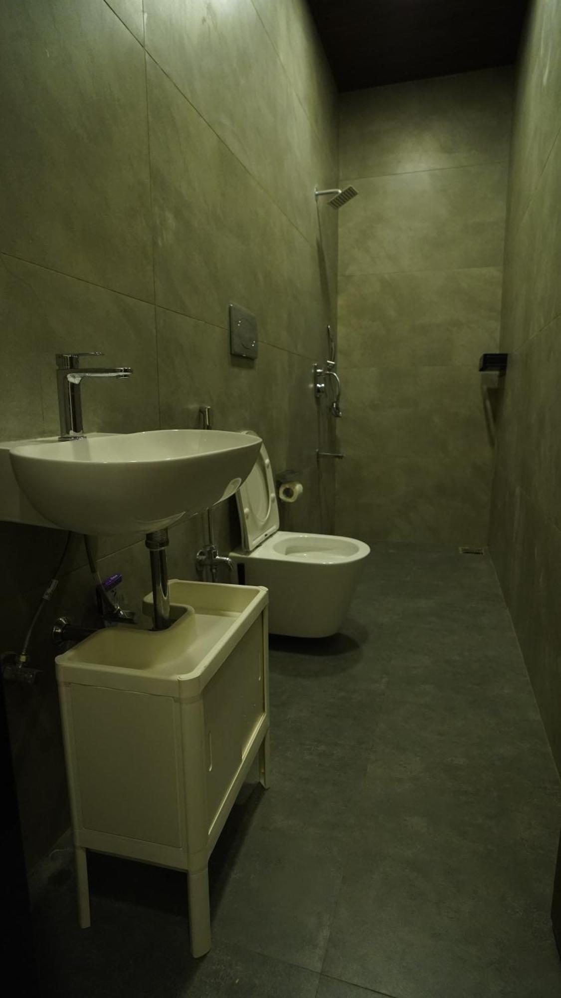 The Colaba Pod Hostel Mumbai Exterior photo