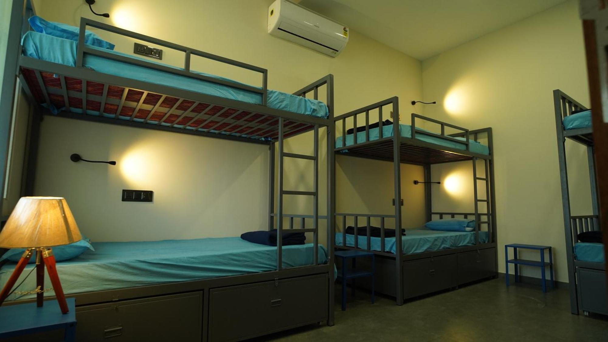 The Colaba Pod Hostel Mumbai Exterior photo